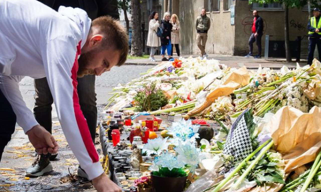 FUDBALERI ZVEZDE odali počast žrtvama tragedije u RIBNIKARU, pa uz emotivnu fotografiju objavili REČI KOJE ODZVANJAJU