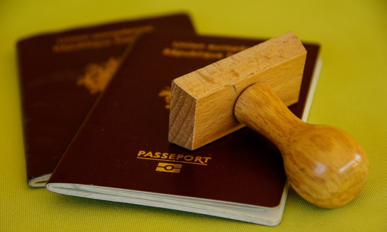 Mesec u GRČKOJ traje čak 32 DANA, da li ste to znali? Srbin ima pasoš kao DOKAZ