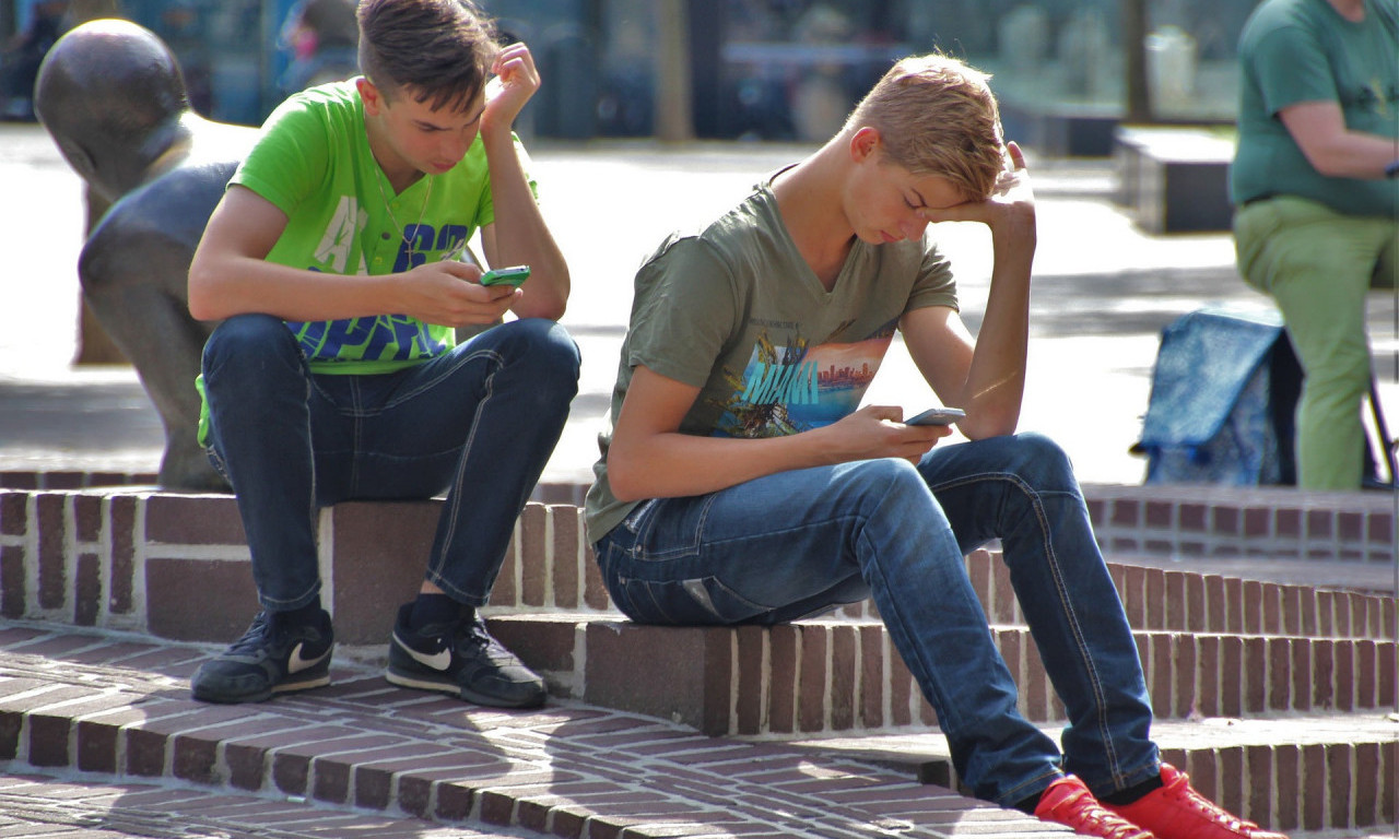 33 savezne države SAD TUŽE kompaniju Meta: Nanosi ŠTETU mentalnom ZDRAVLJU MLADIH