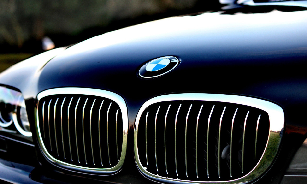 KAKO JE NASTAO BMW ZNAK? Postoji jedna laž u koju pola planete veruje