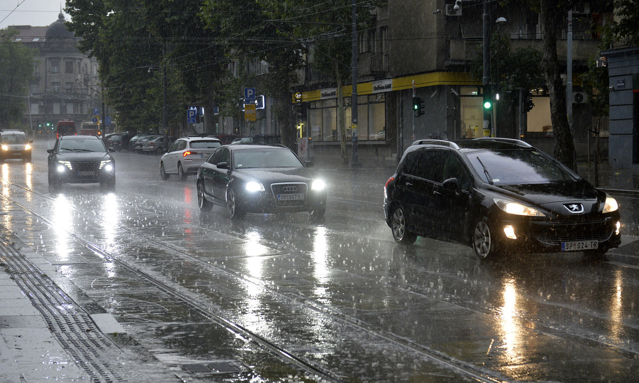 NEVREME probudilo Beograd: GRMI, DUVA, PLJUŠTI, vremenska nepogoda zahvatila jutros glavni grad