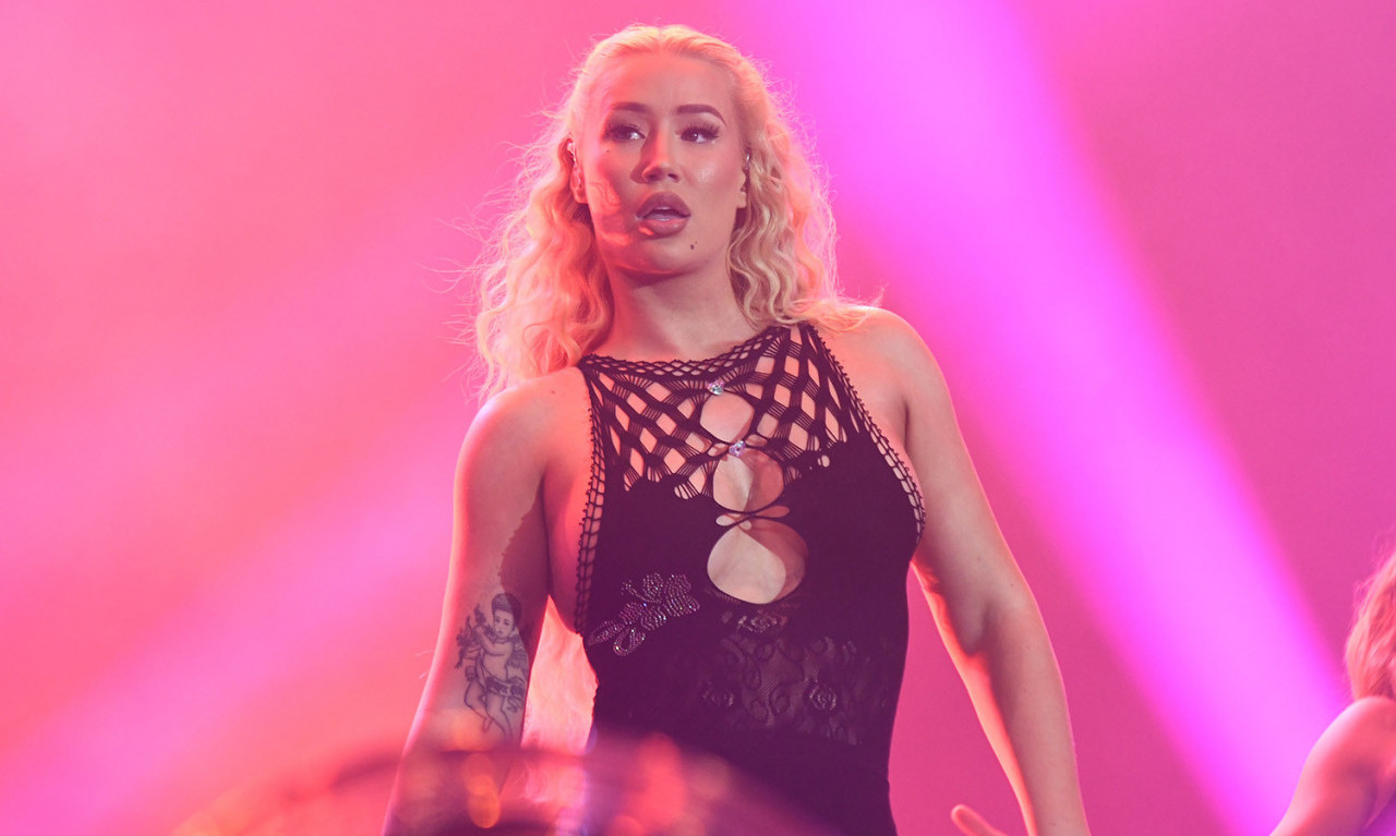 Igi Azalea priredila PROVOKATIVAN KONCERT na prvoj večeri festivala Exit