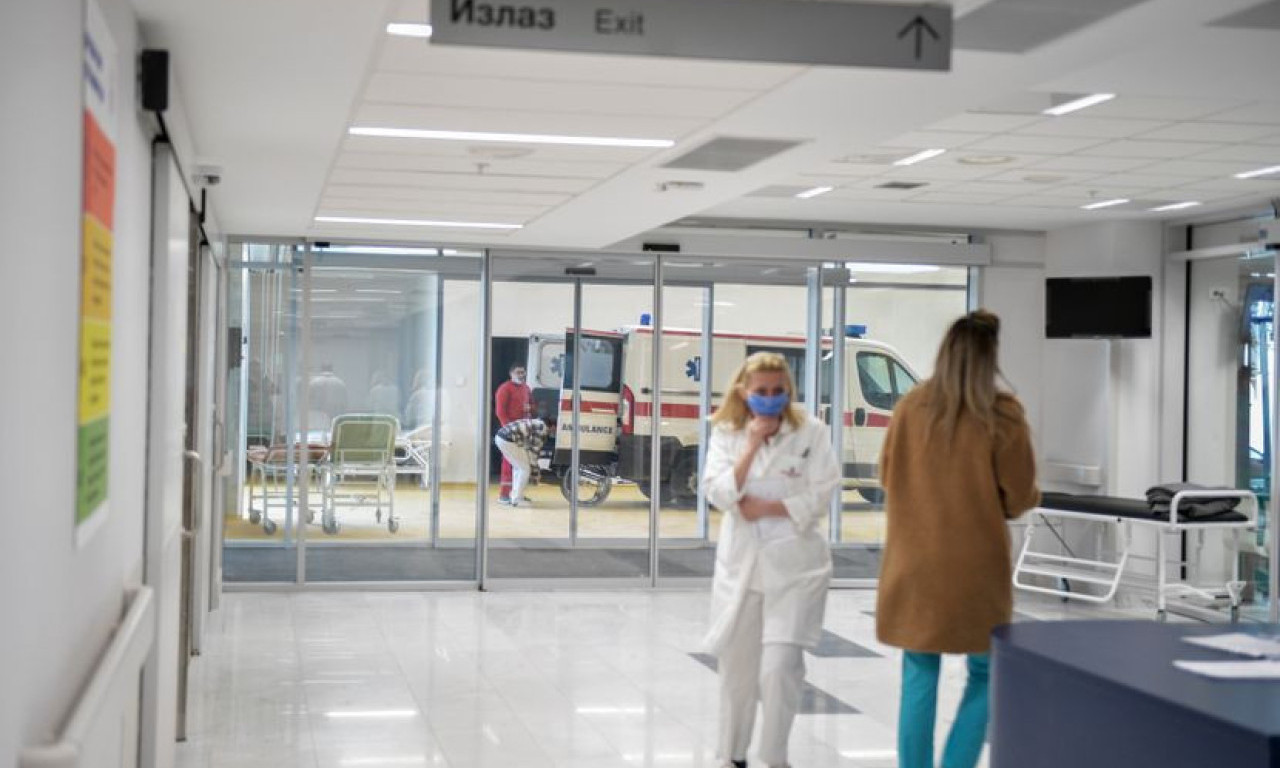 Žena skočila kroz prozor na Zvezdari, sa teškim povredama prevezena u Urgentni centar - pre toga bila u duševnoj bolnici