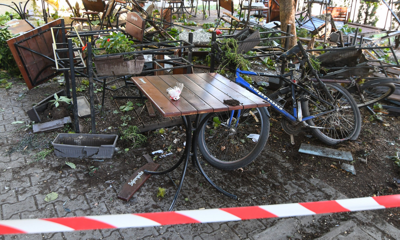 Mercedesom se zabio u baštu kafića, dve devojke povređene