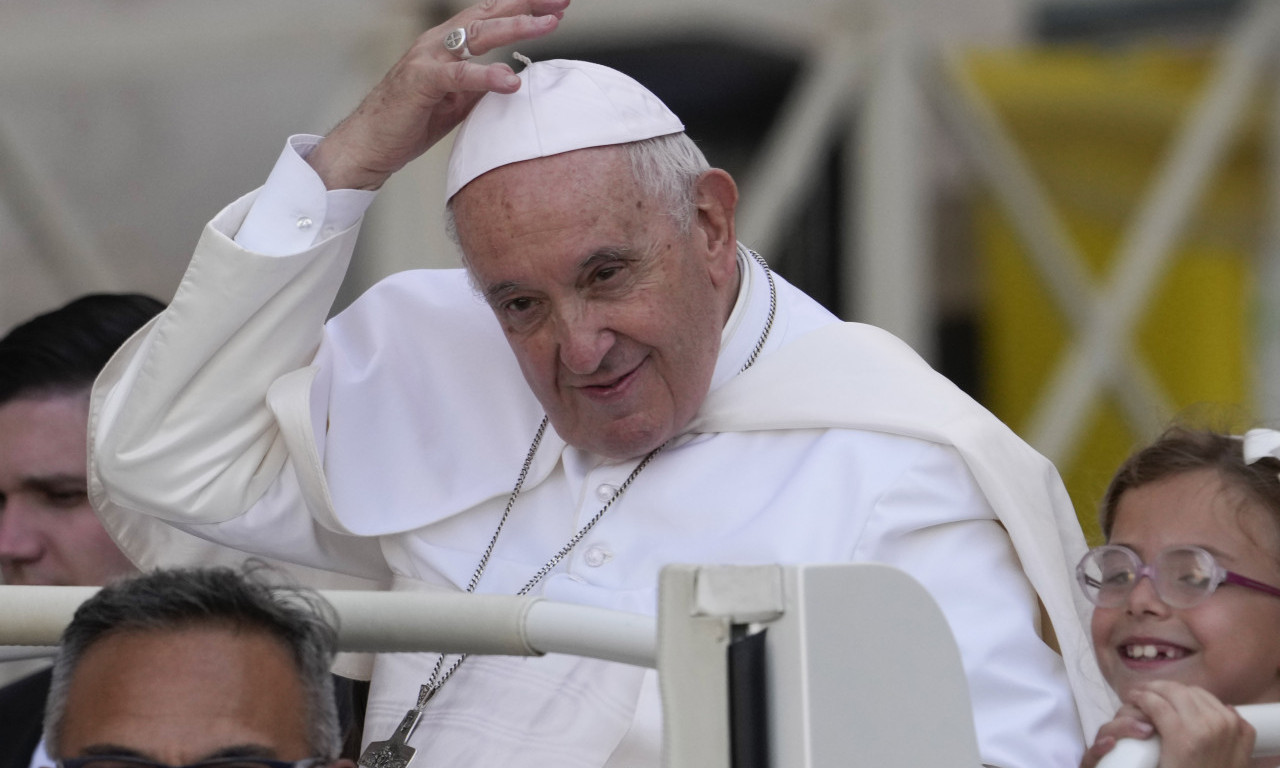 Papa Franja pozvao na prekid "SVETSKOG RATA"