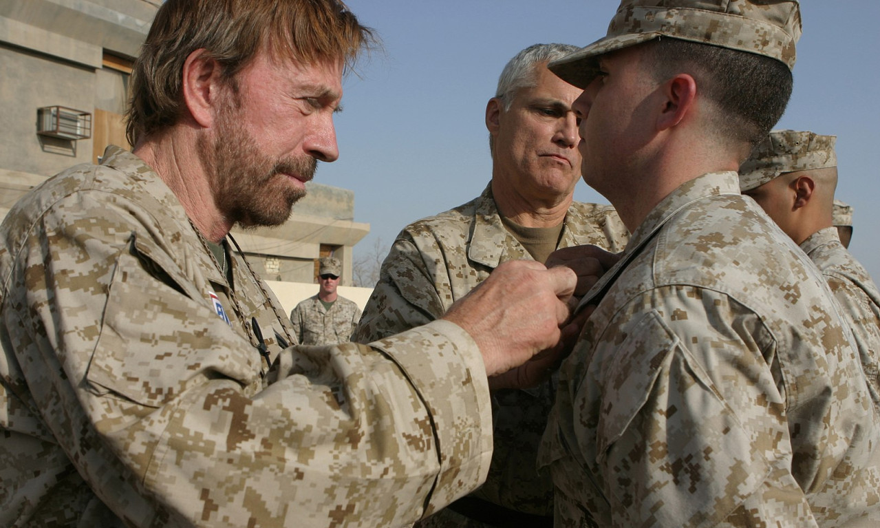 ČAK NORIS ZAVRŠIO U BOLNICI! Poznati glumac (86) vodi bitku sa zdravljem