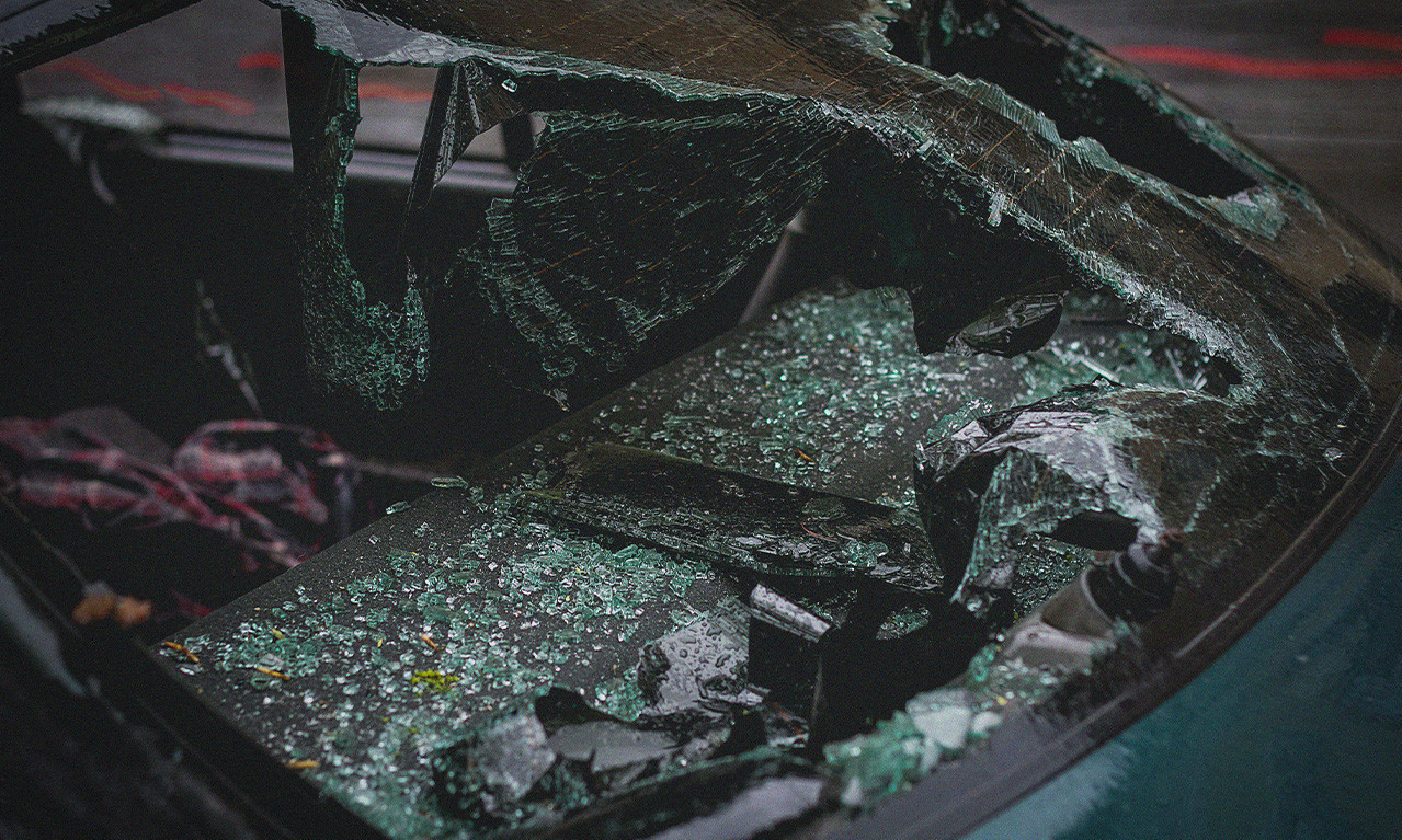 Sedmoro ljudi povređeno u teškoj nesreći kod Begeča, automobil potpuno uništen