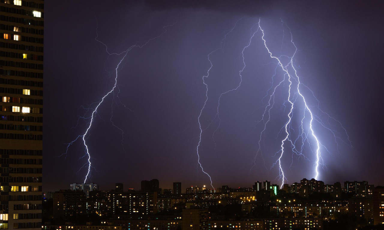 Priroda DEMONSTRIRALA SILU u Beogradu: Šta je SUPERĆELIJSKA OLUJA i da li nas APOKALIPSA očekuje i večeras?
