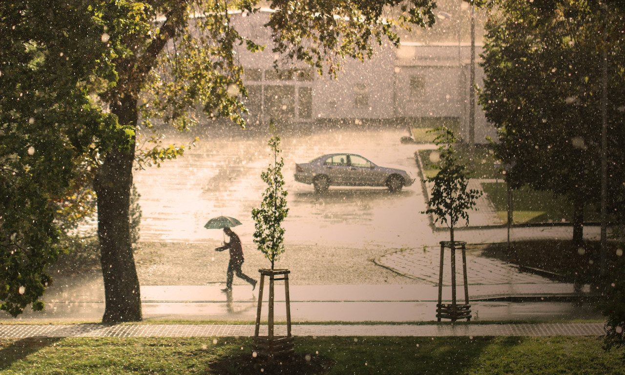 VODENA ZAVESA se spustila na Beograd, grad VELIČINE KAJSIJE zasuo predgrađe