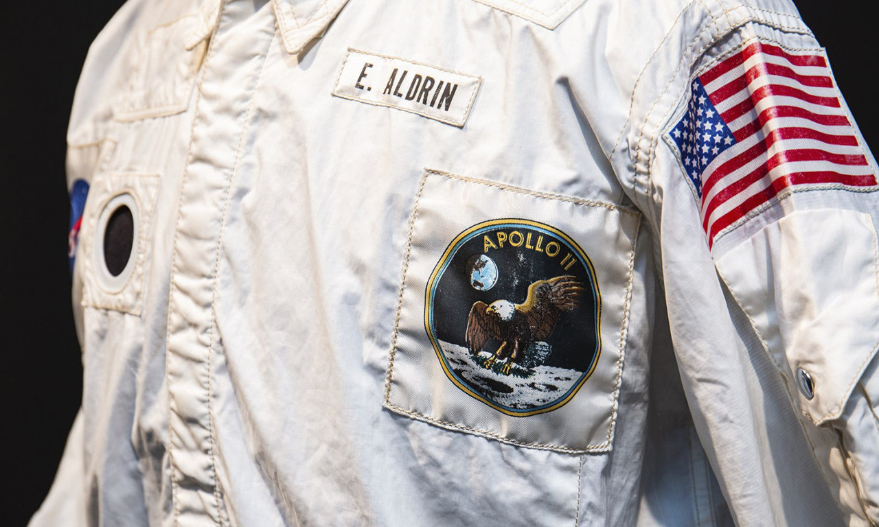 Ova jakna bila je U SVEMIRU, a sada je prodata za REKORDNIH 2,8 miliona dolara