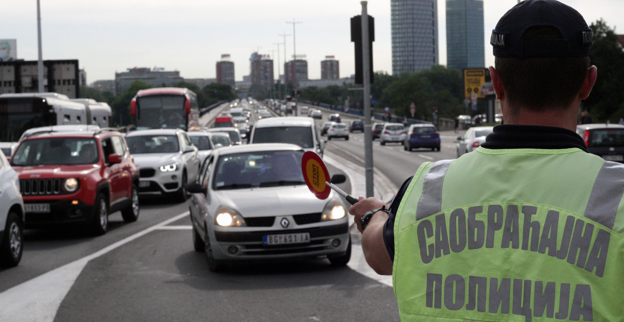 Ako još niste stavili ZIMSKE GUME, rizikujete MASNU KAZNU, ali samo u OVOM SLUČAJU