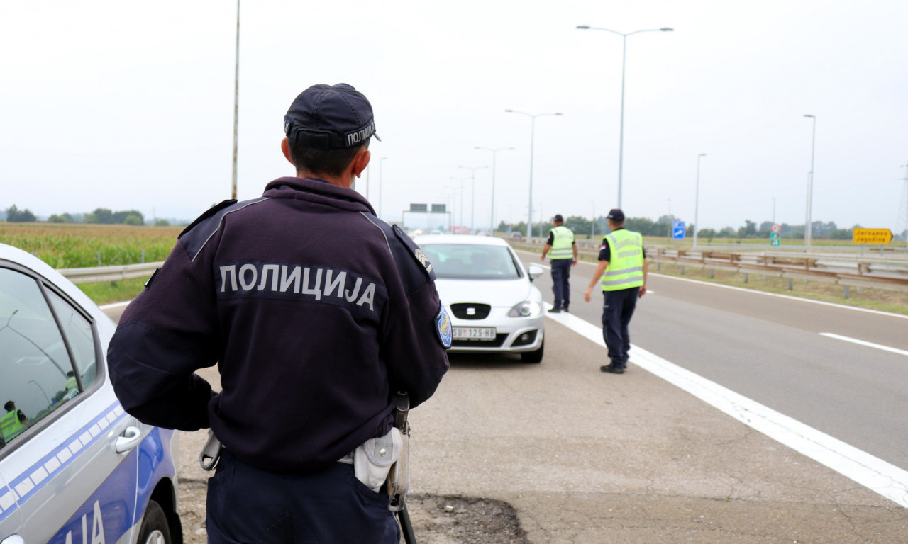 NIJE STAVIO POJAS, ISTEKLA REGISTRACIJA... Saobraćajci u Mladenovcu ostali u šoku kada su videli ko je na mestu suvozača