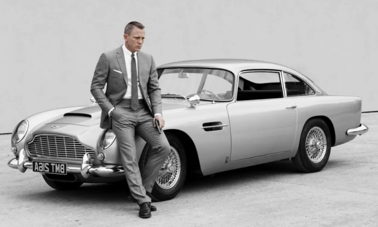 Skupo, mnogo skupo... Evo šta se sve nudi na aukciji povodom 60. rođendana Džejmsa Bonda