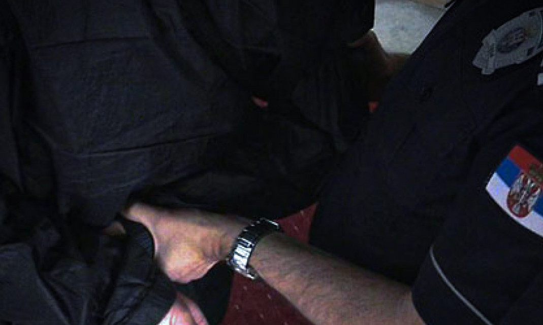 Snimak MUNJEVITE akcije srpske POLICIJE: Zaplenjeno 100 kilograma DROGE, uhapšeno troje
