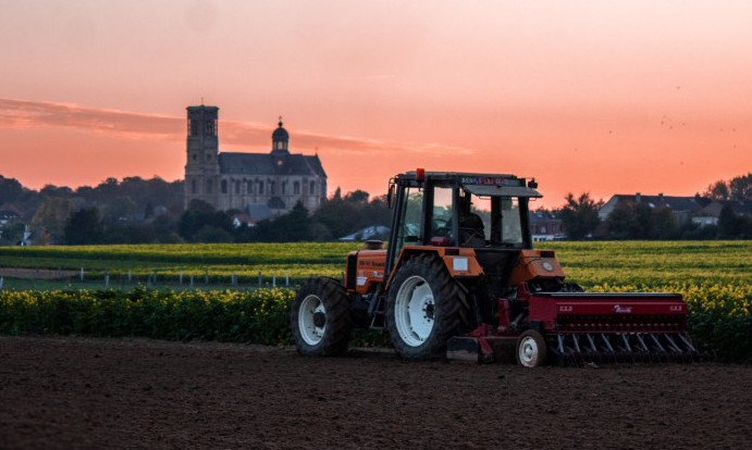 Tragedija u BiH! MUŠKARCA kod Zvornika PREGAZIO TRAKTOR, ima teške povrede