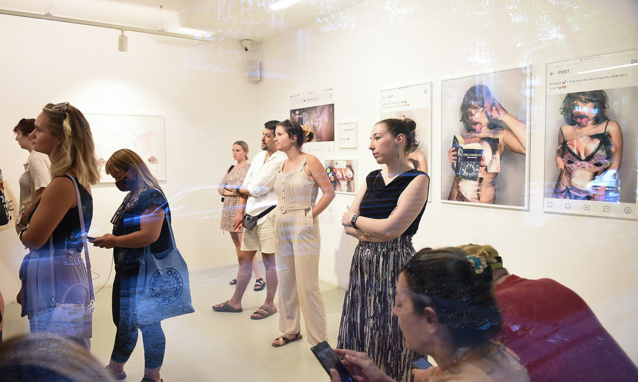 Otvorena multimedijalna izložba "Dear Boss" Alme Gačanin i Anastasije Pavić