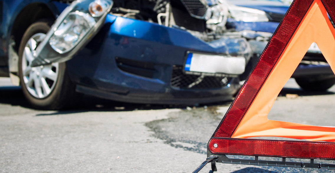 AUTOMOBIL ULETEO u IZLOG u centru Beograda: Povređena jedna osoba