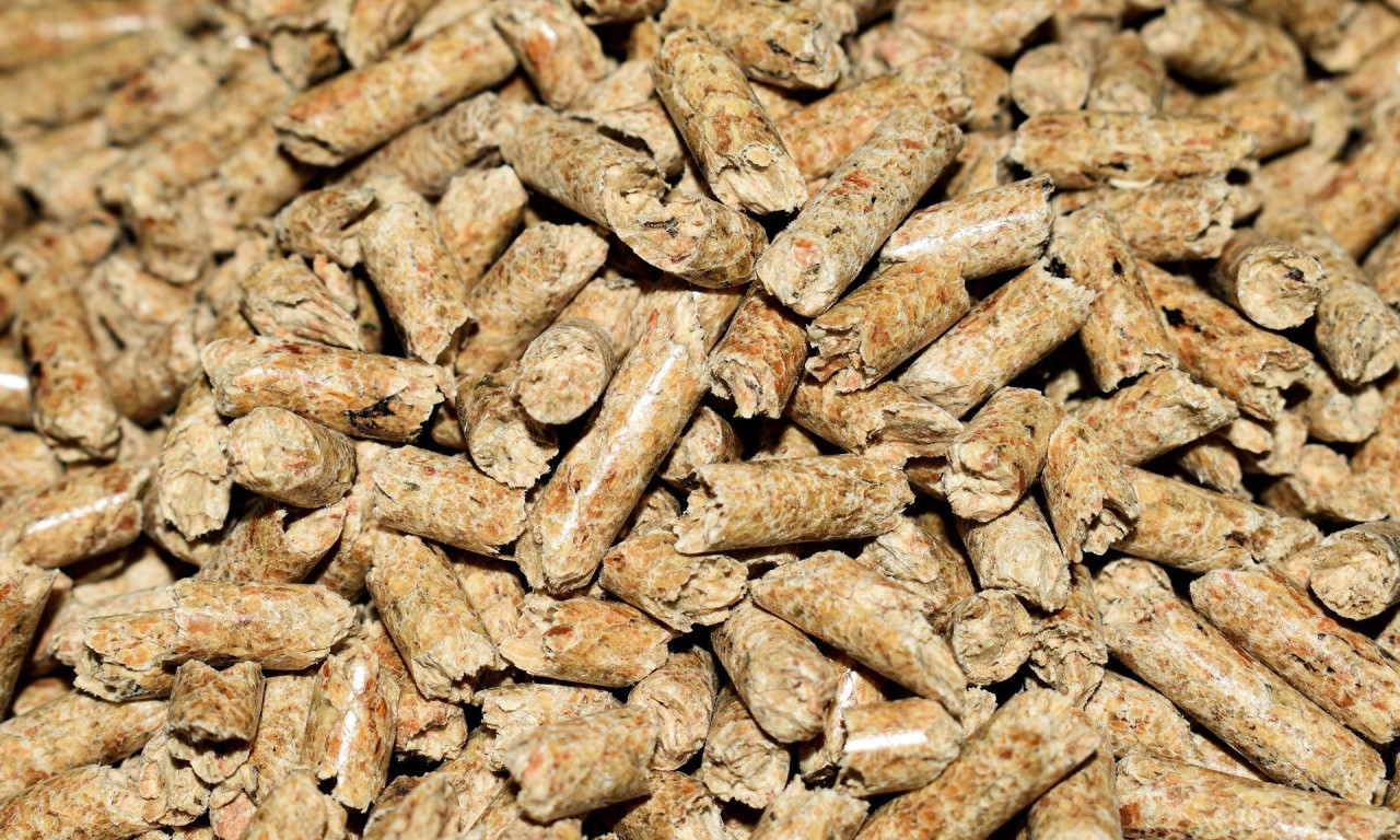 IZ JAVNOG PREDUZEĆA SAVETUJU KADA DA KUPUJETE PELET Cena tog biogoriva ne bi trebalo da bude više od 35.000 dinara po toni