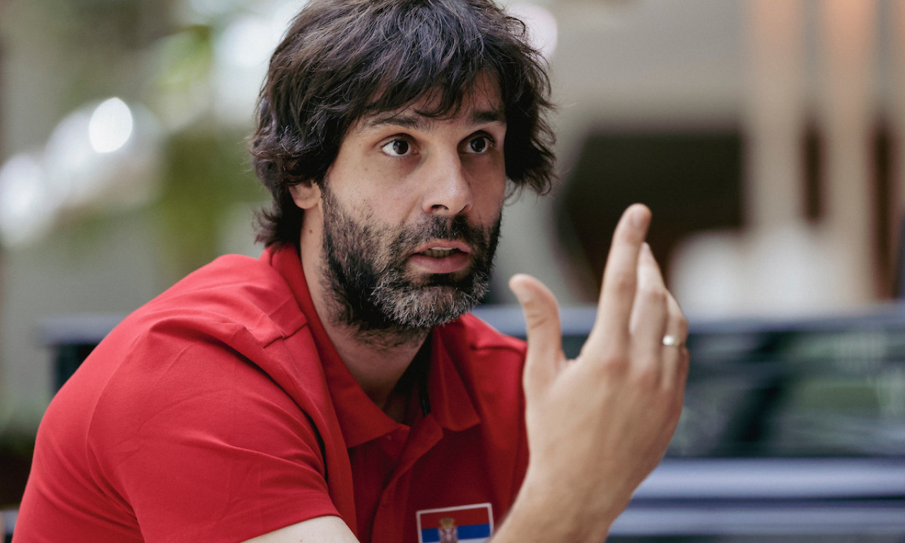 "SVI SMO MI MILOŠ TEODOSIĆ!" Sportski direktor Zvezde usijao internet - pogledajte njegove reakcije u završnici za infarkt