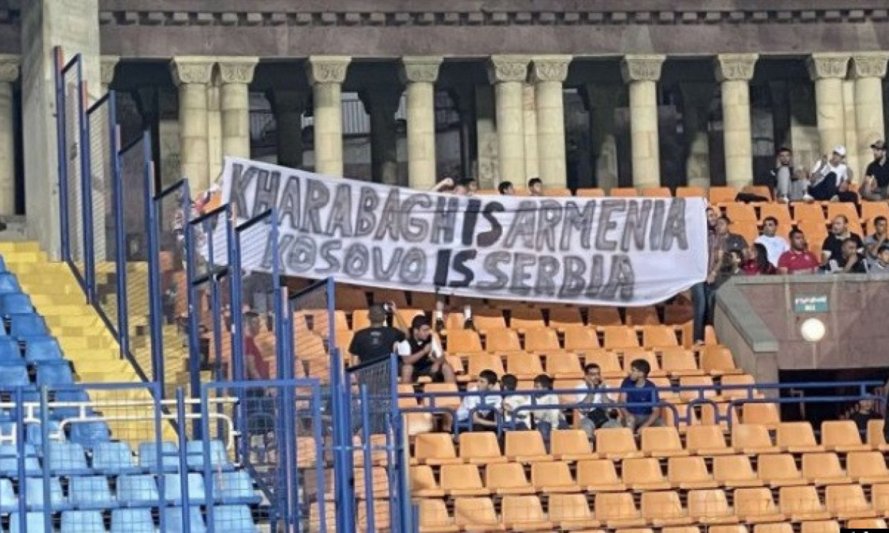 KAKVA SCENA- navijači Pjunika istakli transparent podrške - KOSOVO JE SRBIJA