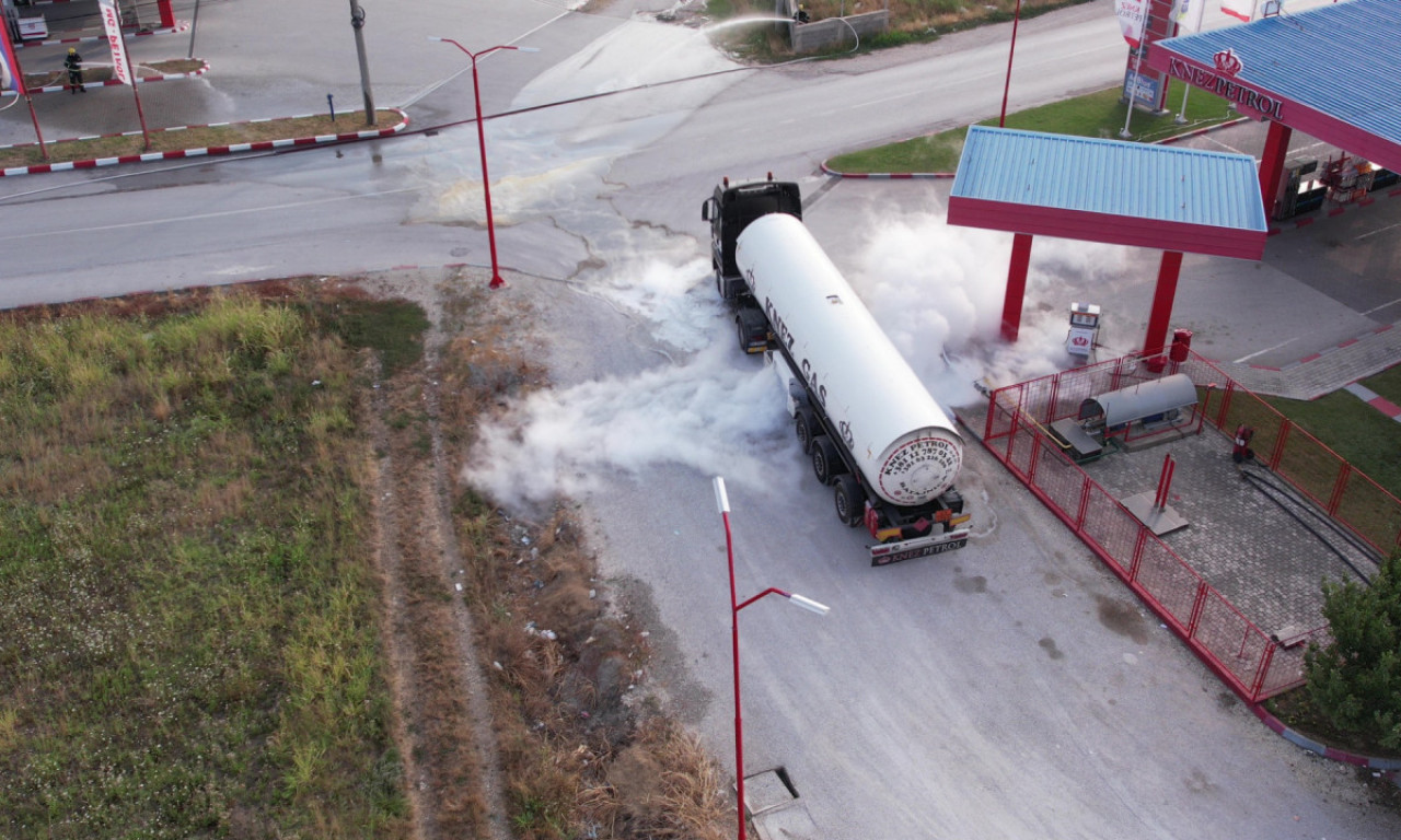 Zaustavljeno curenje gasa iz auto-cisterne na pumpi kod Čačka - prilazne saobraćajnice i dalje blokirane