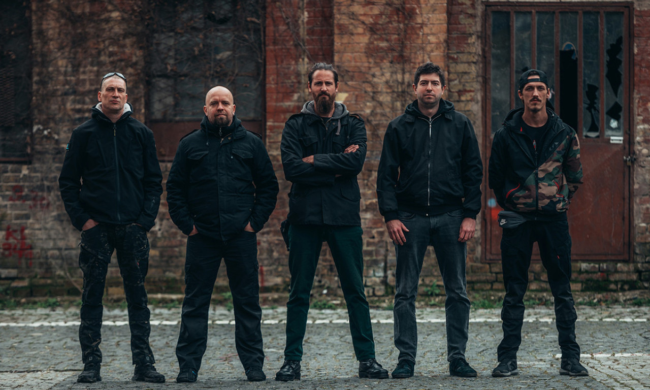 Neprijatelj Prelazi Zeku live albumom "Krv, suze, nojz“ zaokružuje deceniju rada