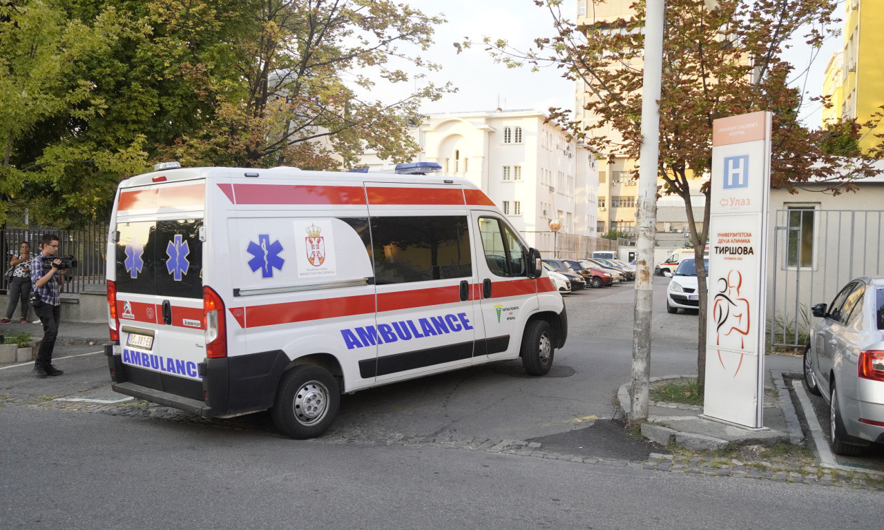 DEVOJČICU UDARIO AUTOMOBIL U BEOGRADU Hitno prevezena u Tiršovu