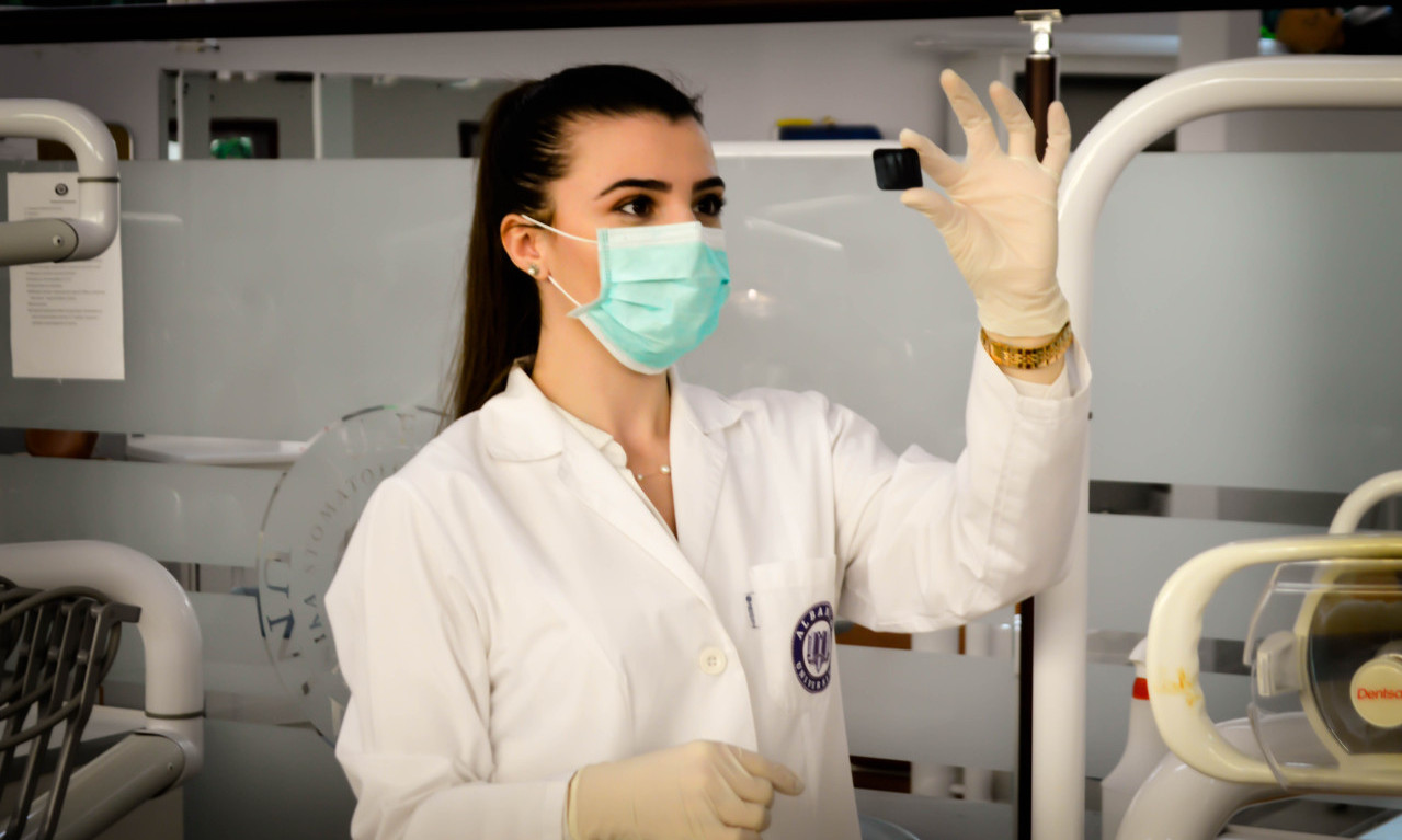 Preti nam SUDAR GRIPA I KORONE: Simptomi liče kao JAJE JAJETU, ipak postoji JEDNA VAŽNA RAZLIKA