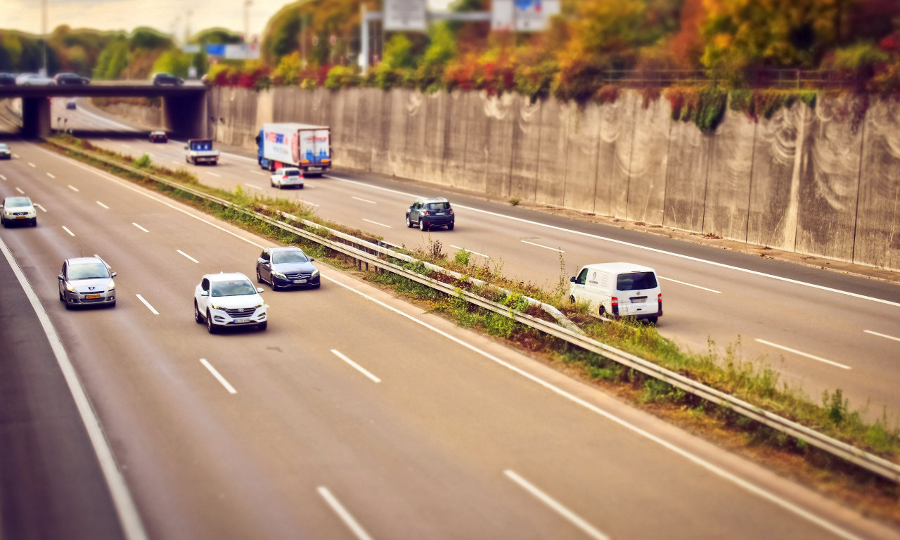 Vozač se onesvestio, automobil sam prešao 25 kilometara