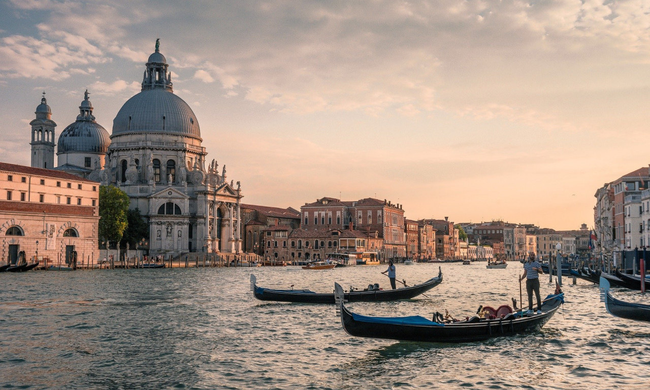 U Veneciji je u toku "lov na dva nadobudna idiota", gradonačelnik nudi večeru onom ko ih pronađe