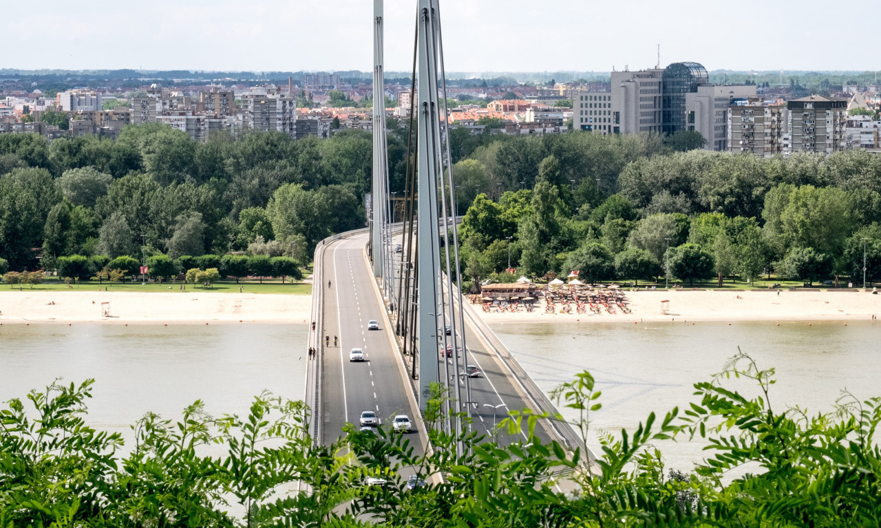 U Novom Sadu devojka skočila sa Mosta slobode u Dunav