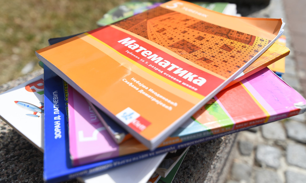 DRŽ'TE SE RODITELJI: Da li znate KOLIKO KOŠTAJU KNJIGE za školu, sveske, pernice...?