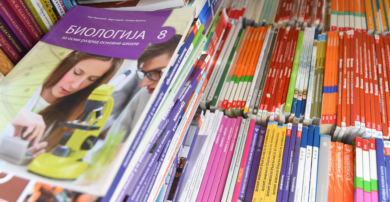 Počela PRIJAVA za besplatne UDŽBENIKE koje obezbeđuje Ministarstvo prosvete