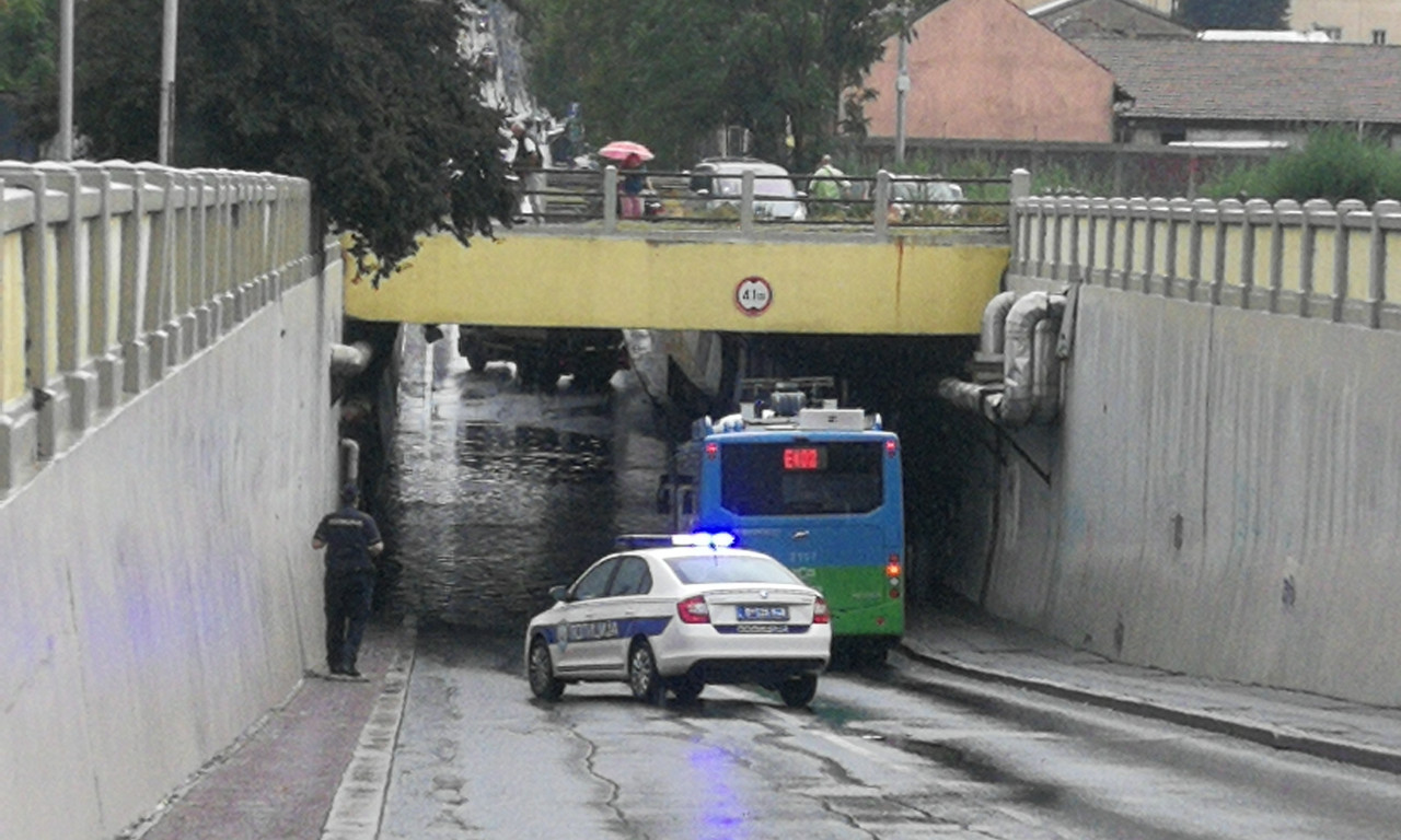 Naselje Dunavski kej ODSEČENO OD SVETA, podvožnjak poplavljen, VODA DUBOKA VIŠE OD METAR