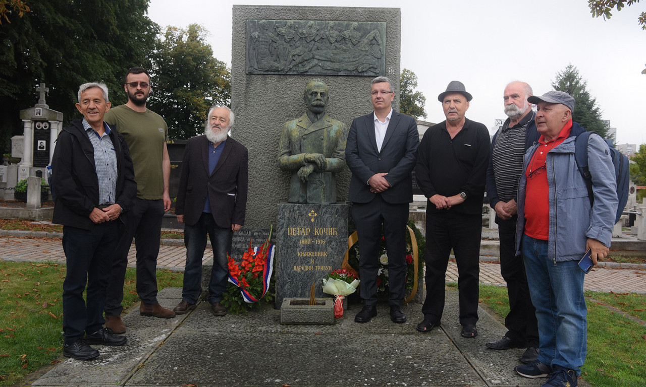 Književnici posetili Kočićev grob i spomenik u Beogradu