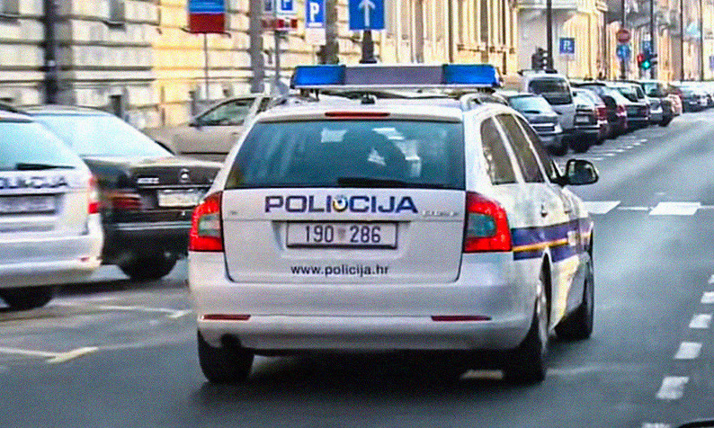 Policija UHAPSILA mladića koji je UPAO u zagrebačku GIMNAZIJU sa MAČETOM