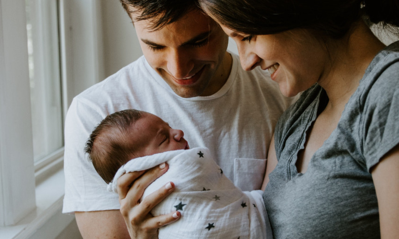 Država UBRZALA PROCES: Do sada 77 novopečenih MAMA dobilo NOVAC za KUPOVINU STANA ili kuće