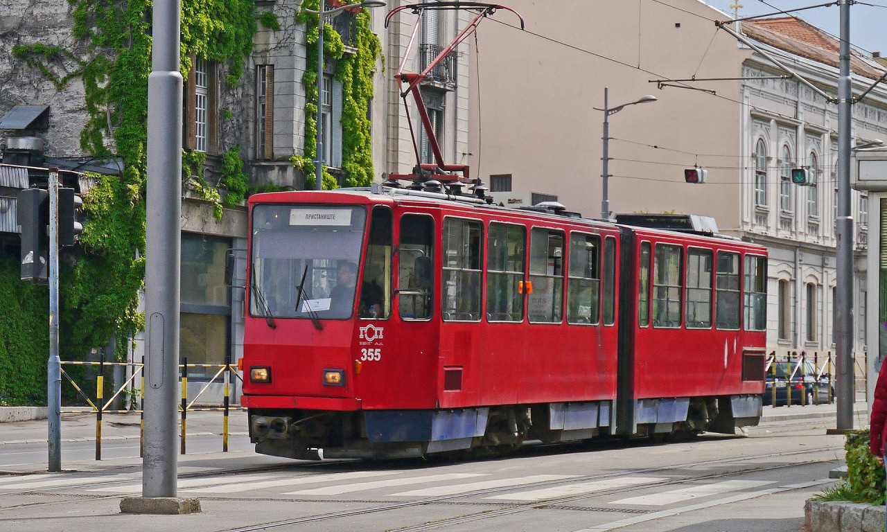 SUDAR dva TRAMVAJA na Novom Beogradu: VOZAČ se onesvestio pre UDESA, pa hitno prevezen u BOLNICU