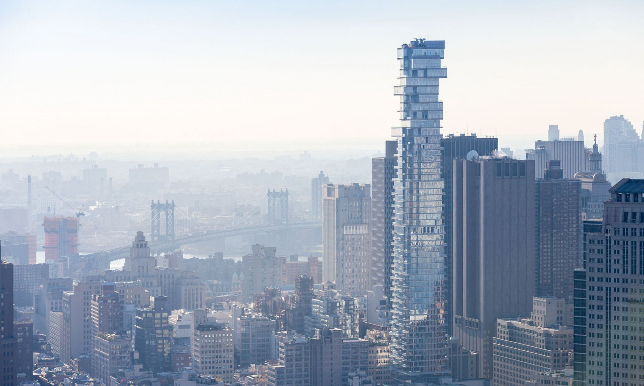 DIREKTOR jedne od najmoćnijih američkih kompanija SKOČIO SA 18. SPRATA najčudnije zgrade u Nujorku