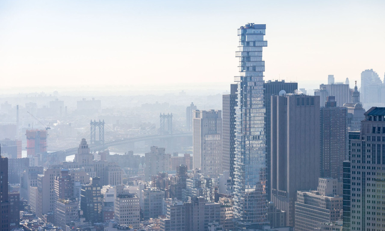 DIREKTOR jedne od najmoćnijih američkih kompanija SKOČIO SA 18. SPRATA najčudnije zgrade u Nujorku