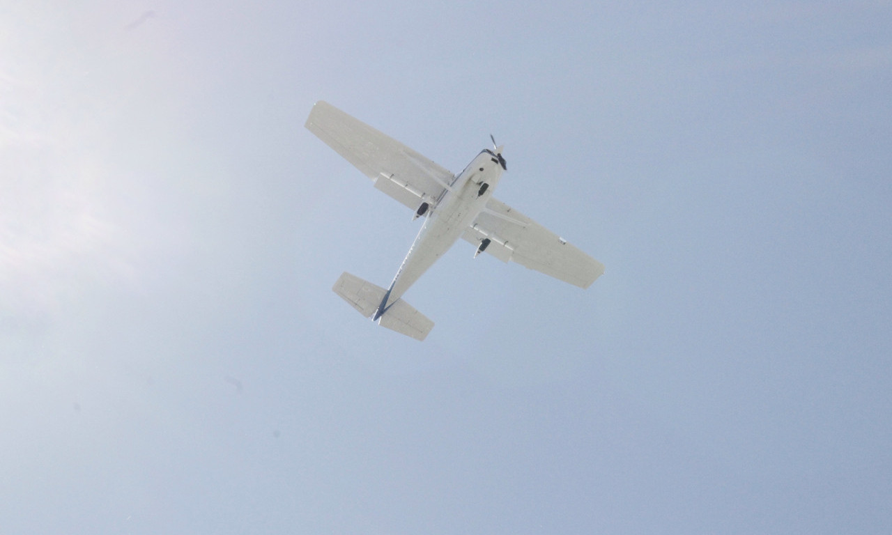 PAO AVION, IMA MRTVIH! Letelica se srušila na grad - užas u Francuskoj