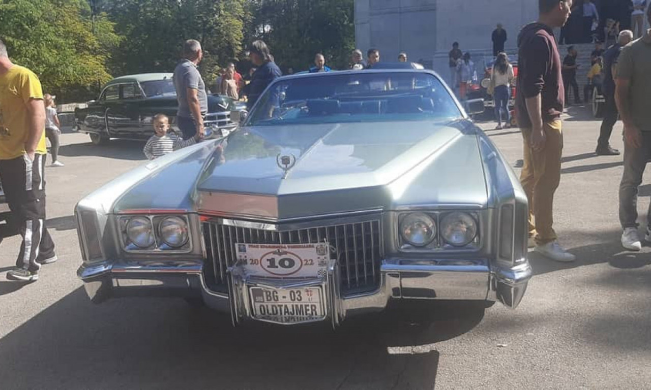 Ovakav bronzani Buick vozio je i Elvis Prisli, a sad mu se svi divili - na Oplencu