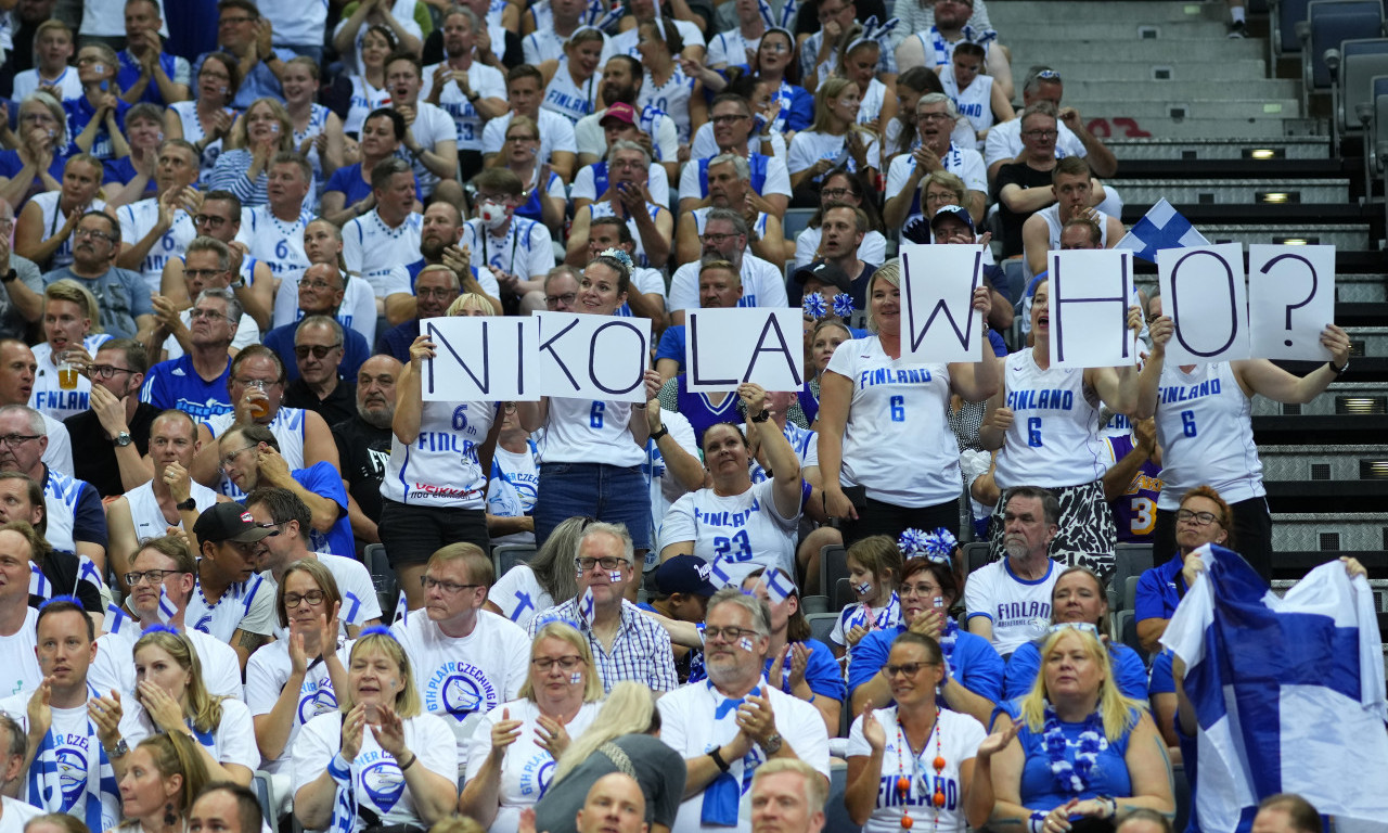 A šta im drugo i preostaje? Finski navijači PROVOCIRALI transparentom "Ko je taj Nikola?", ALI UZALUD