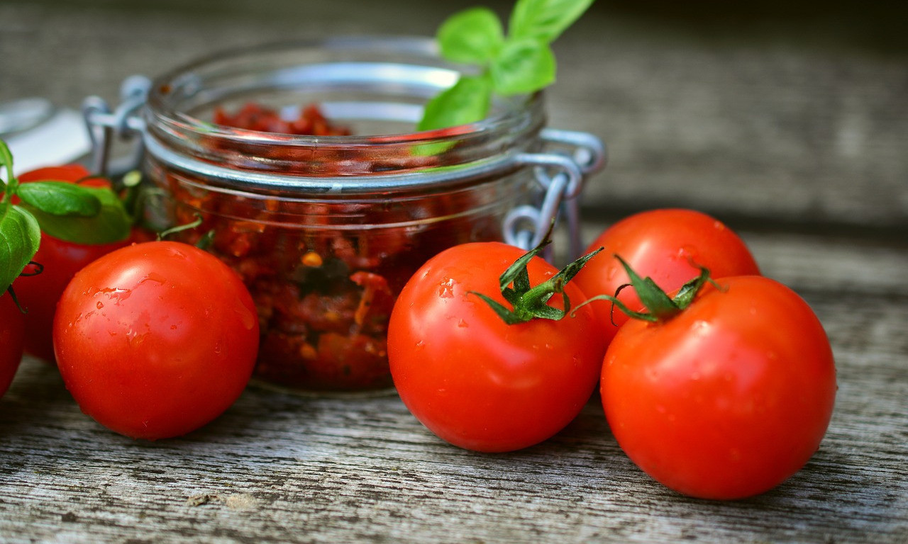 ZIMNICE KOJE SE REĐE PRAVE: Sušeni paradajz u maslinovom ulju