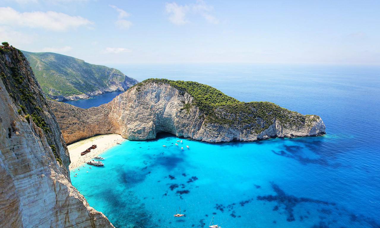 Omiljena plaža SRPSKIH turista u GRČKOJ, zatvorena zbog ZEMLJOTRESA