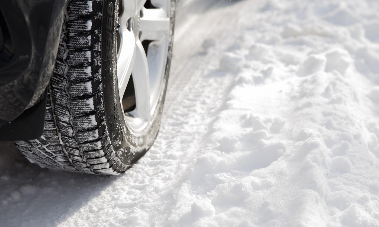 DA LI JE VAŠ AUTO SPREMAN ZA DEBELU ZIMU? Evo šta HITNO morate proveriti pre prvog minusa (VIDEO)
