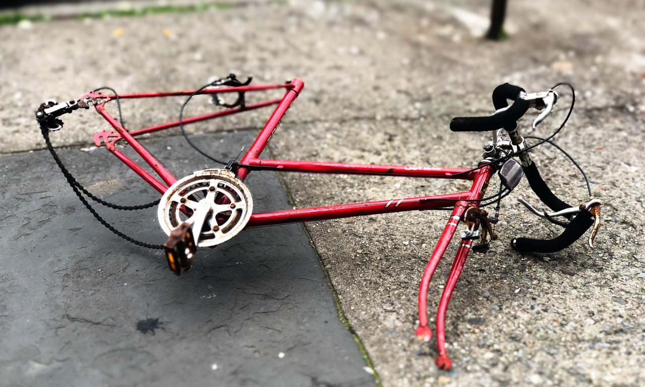 MILIVOJ (70) VOZIO BICIKL, PA GA UBIO AUTO Žestoka saobraćajka u Bogatiću