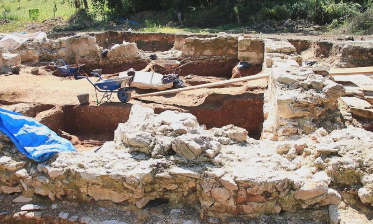Rimski LOGOR iz PRVOG veka pronađen u selu KREMNA kod Užica