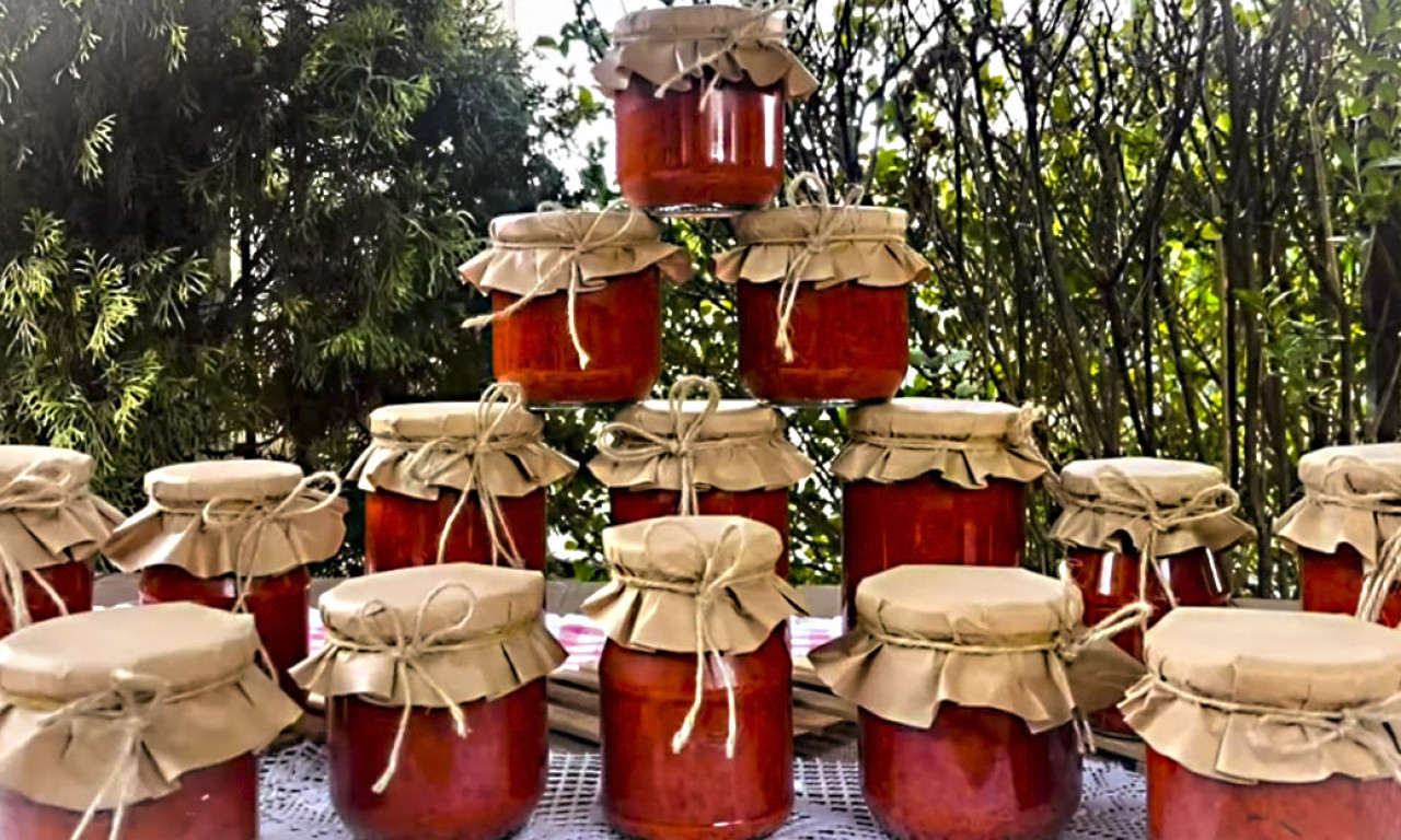 Ni visoke CENE ih nisu pokolebale: Kvalitet domaćeg i kupovnog AJVARA se ne može POREDITI