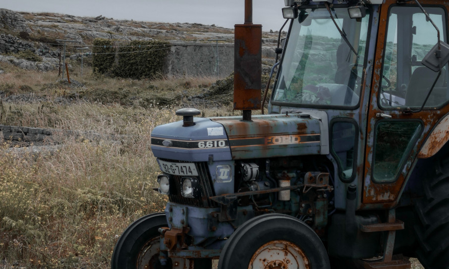 LOZNICA: Parkiran TRAKTOR se pokrenuo i pokosio ČOVEKA u dvorištu KUĆE